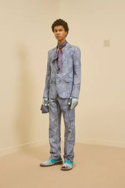 Look 18